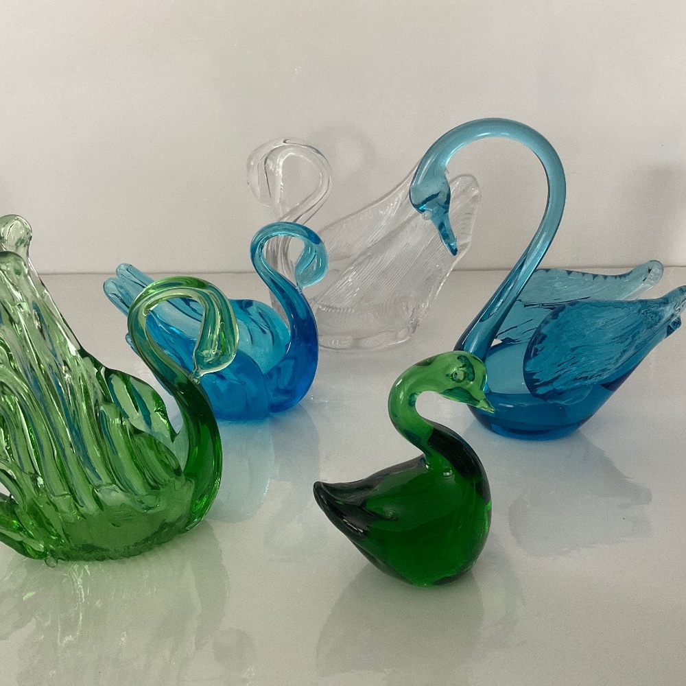 VINTAGE MCM 5 PC COLLECTION OF SWANS HANDBLOWN GLASS CHALET ETC